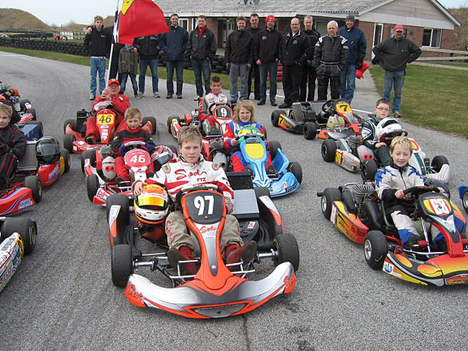 Ole Petersen #97 - Jet Jens Thomsen med Ferrariflaget - Mads Nielsen #68.